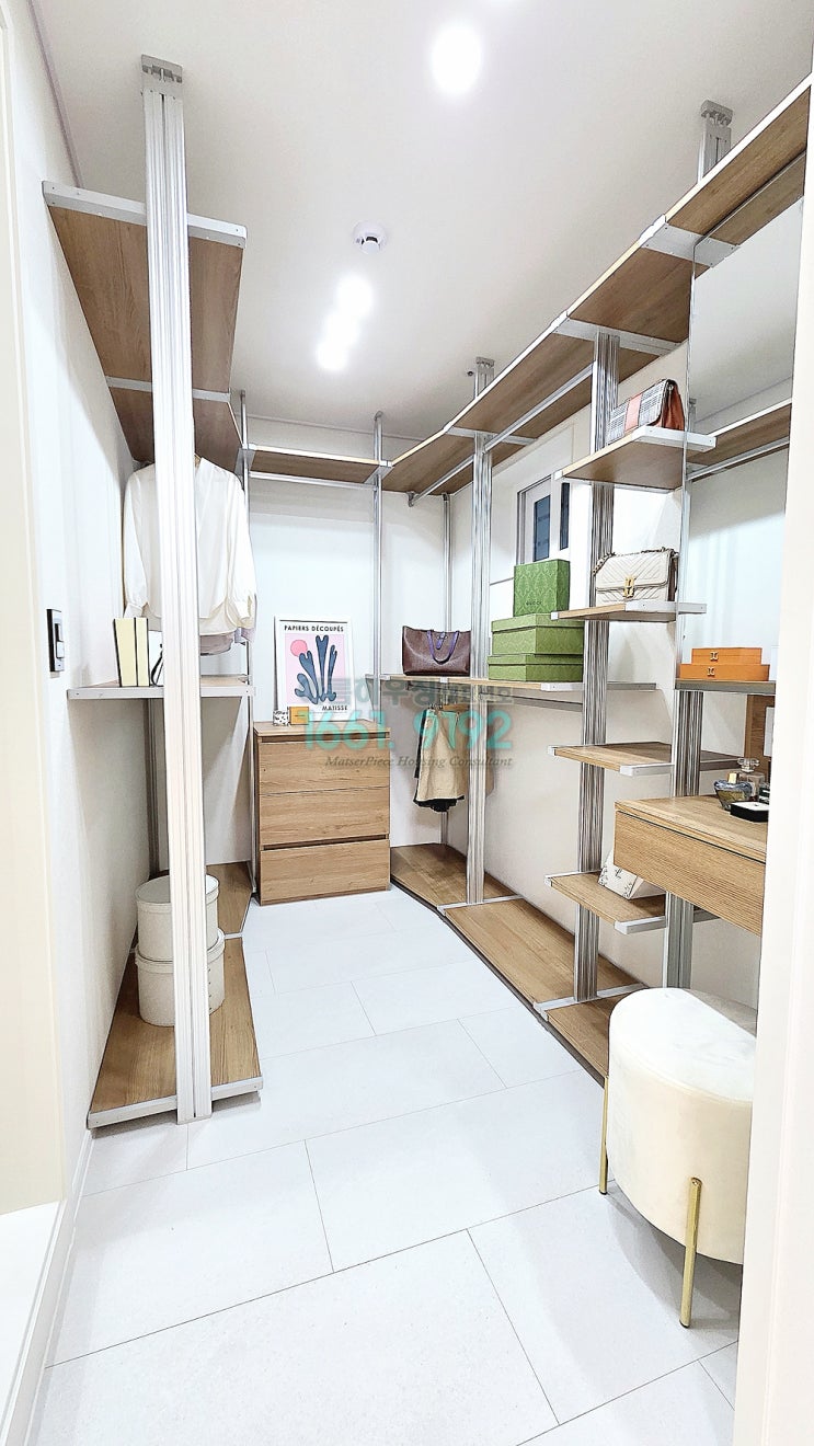 드레스룸 ㄷ자 시스템 행거와 서랍장, 선반 수납